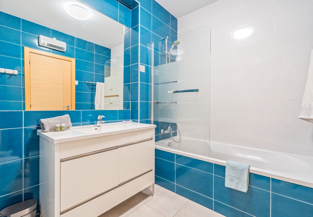 Appartement à Guia - Vitismar com piscinas e Jardim