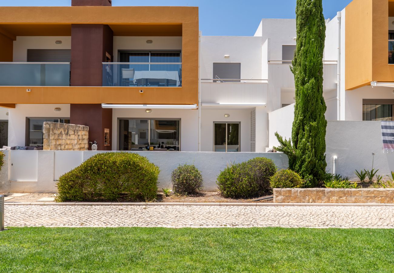 Appartement à Guia - Vitismar com piscinas e Jardim