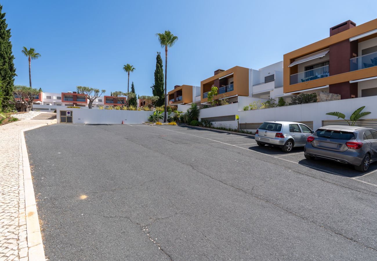 Appartement à Guia - Vitismar com piscinas e Jardim