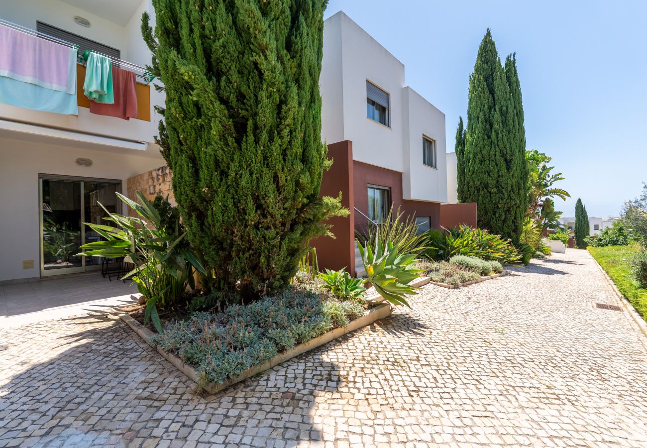 Appartement à Guia - Vitismar com piscinas e Jardim